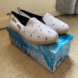 Nautica Toggle Back Style Slip On Shoe - Size 8.5 (NWT)